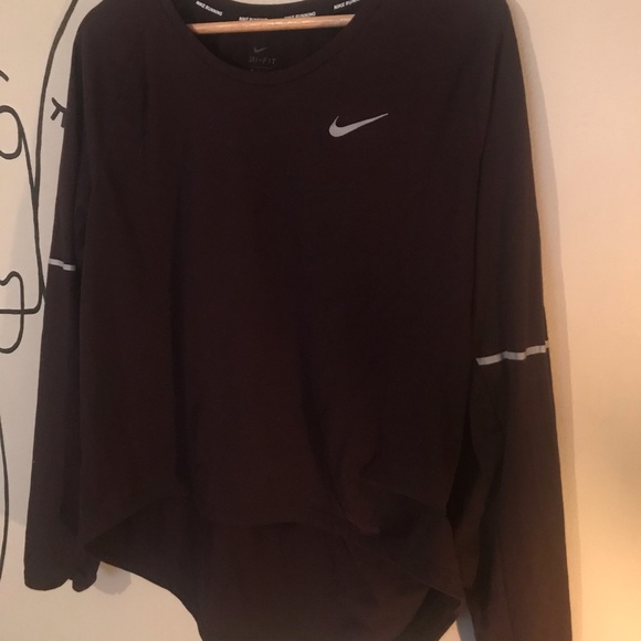 2 Nike running shirts - Picture 4 of 4